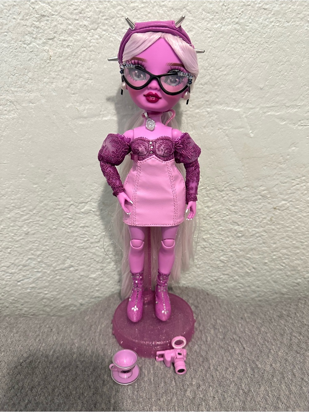 Rainbow High Shadow high Lavender Lynn Fashion Doll with Glasses and Accessories